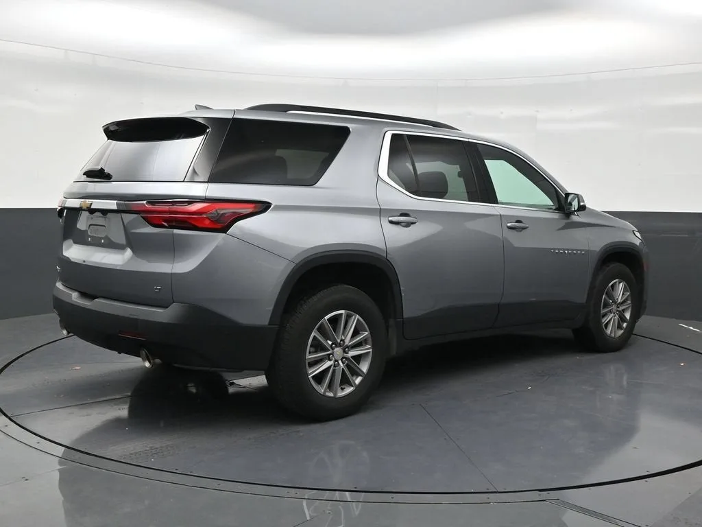 2023 Chevrolet Traverse LT Cloth photo 5