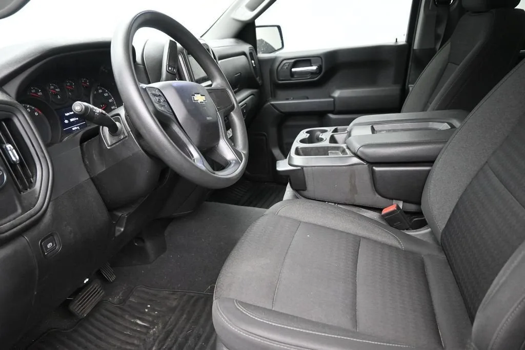 2024 Chevrolet Silverado 1500 Custom photo 12