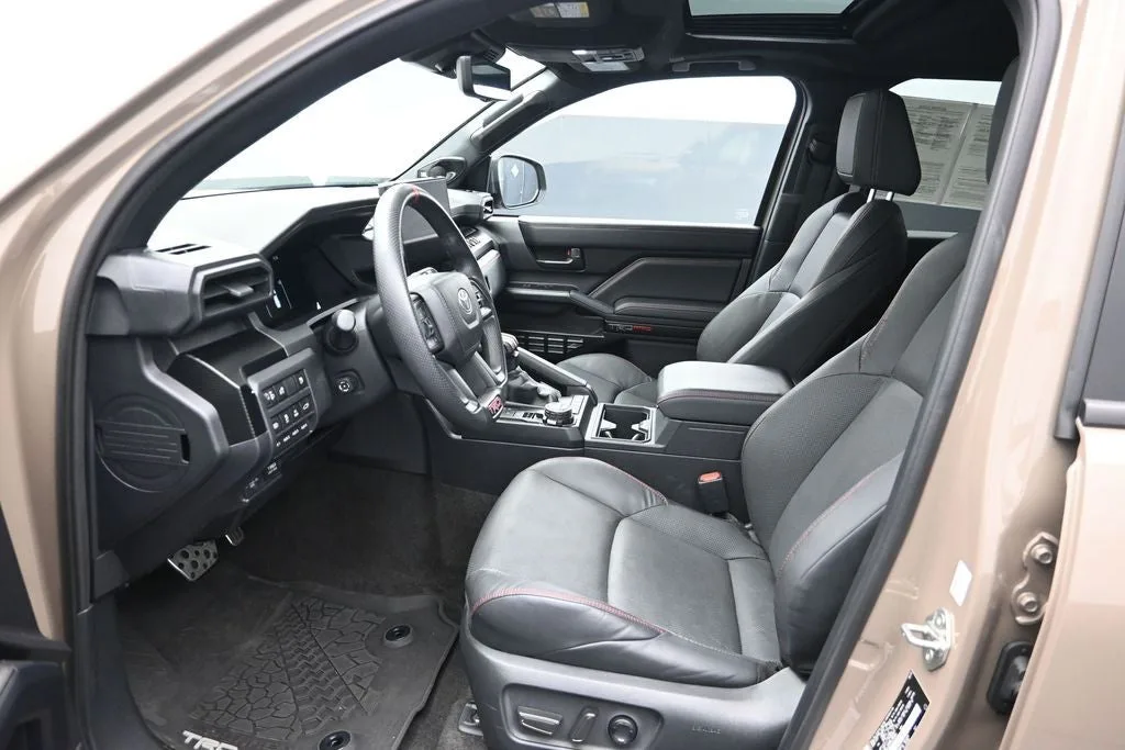 2025 Toyota 4Runner i-FORCE MAX Hybrid TRD Pro photo 11