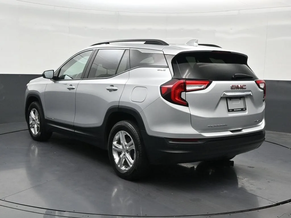 2022 GMC Terrain SLE photo 3