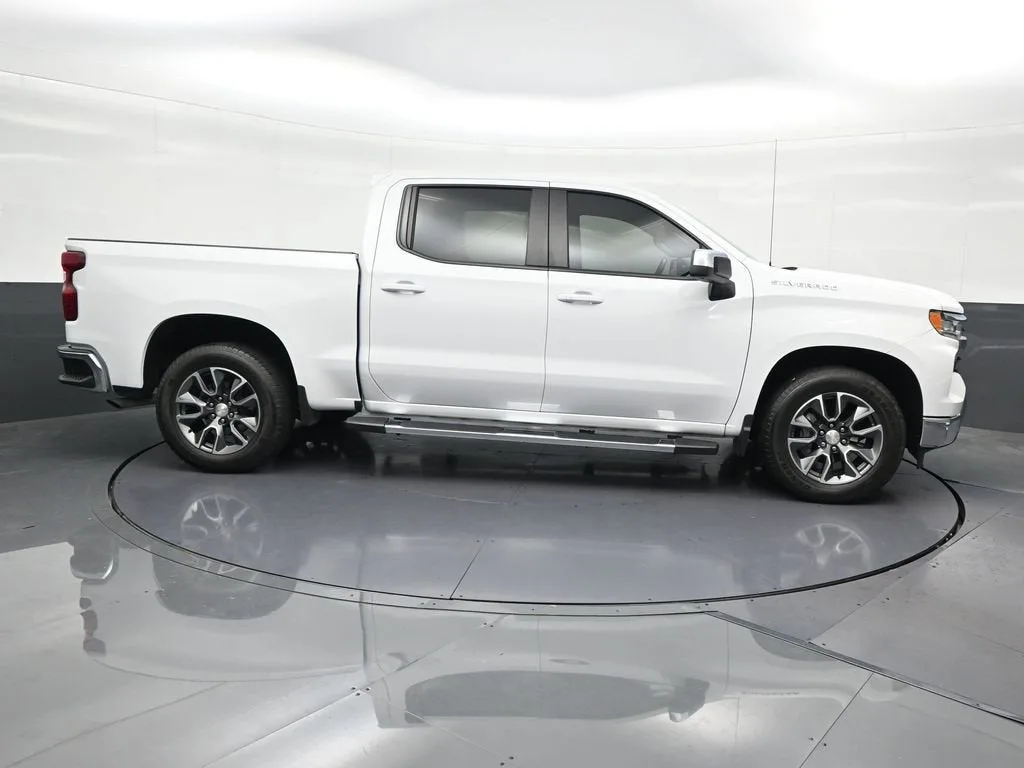 2024 Chevrolet Silverado 1500 LT photo 7