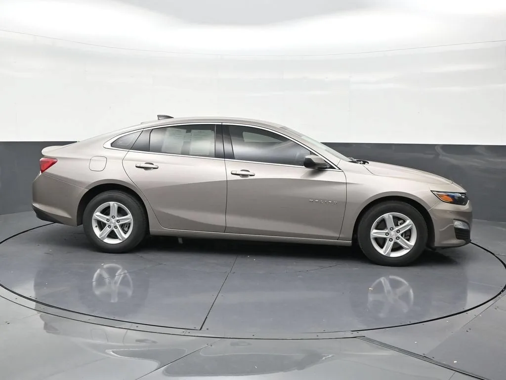 2025 Chevrolet Malibu LS photo 6