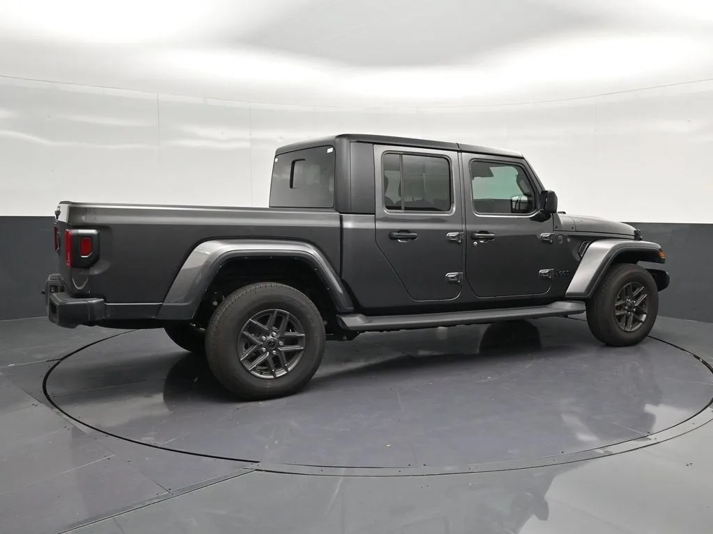 2025 Jeep Gladiator Sport S photo 3