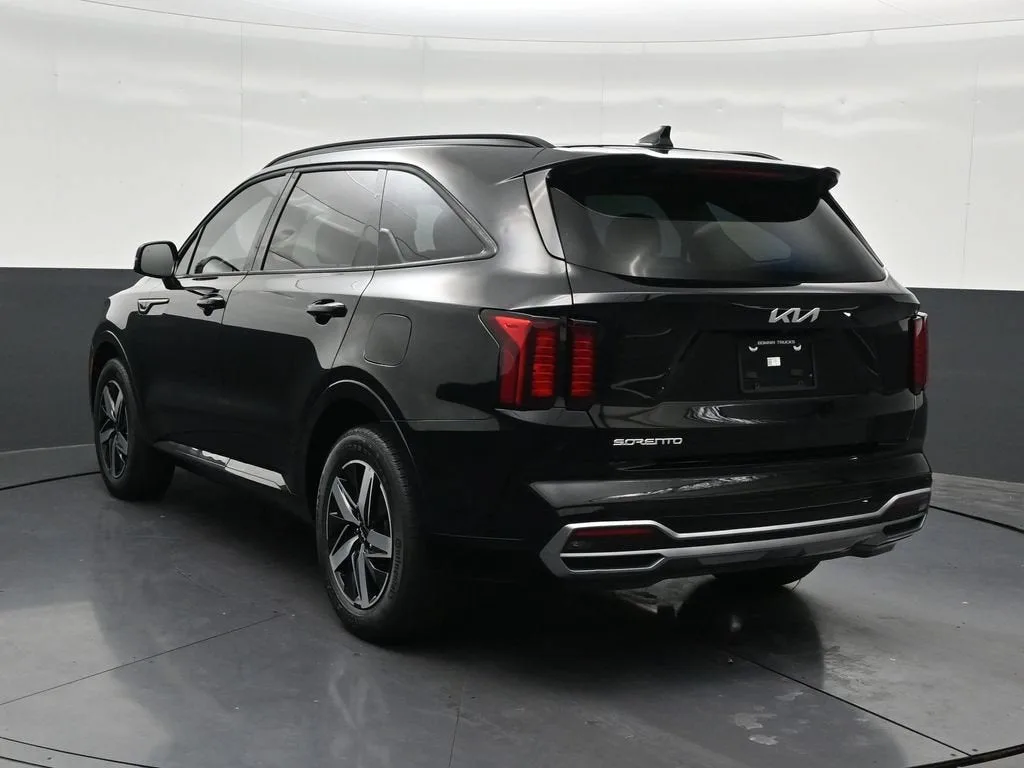 2023 Kia Sorento S photo 3