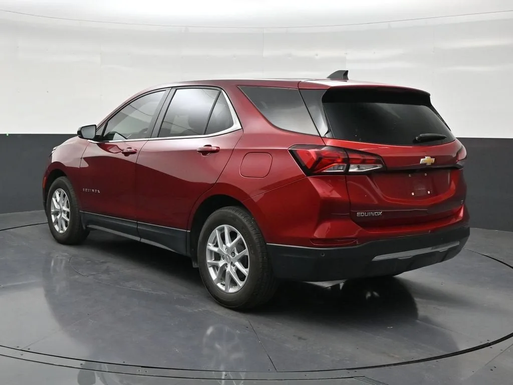2024 Chevrolet Equinox LT photo 3