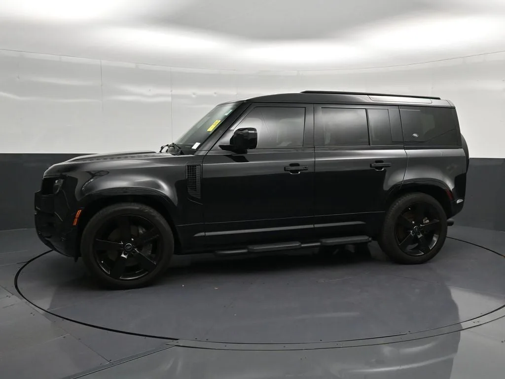 2024 Land Rover Defender 110 X-Dynamic SE photo 7