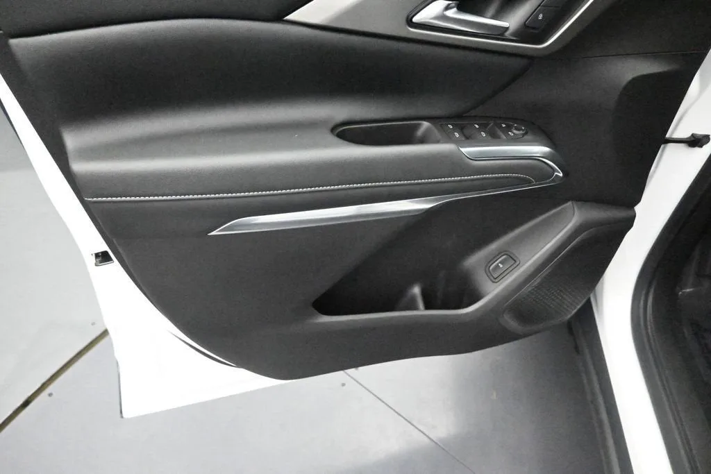 2025 Chevrolet Traverse LT photo 10