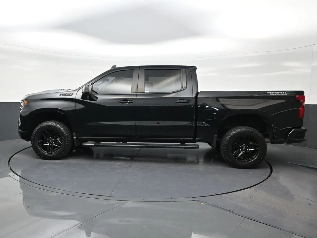 2023 Chevrolet Silverado 1500 LT Trail Boss photo 2