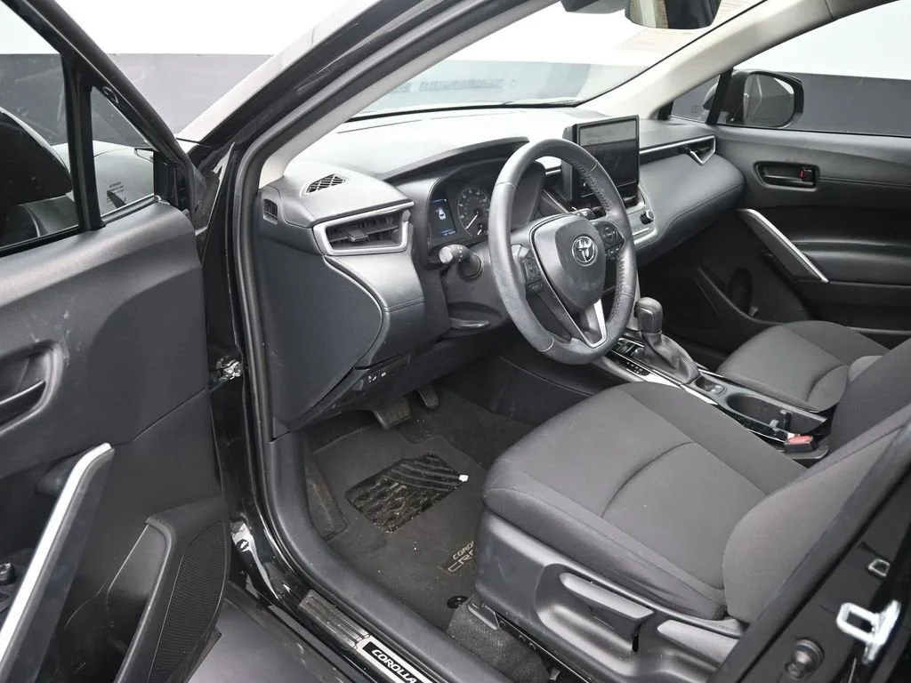 2024 Toyota Corolla Cross LE photo 10