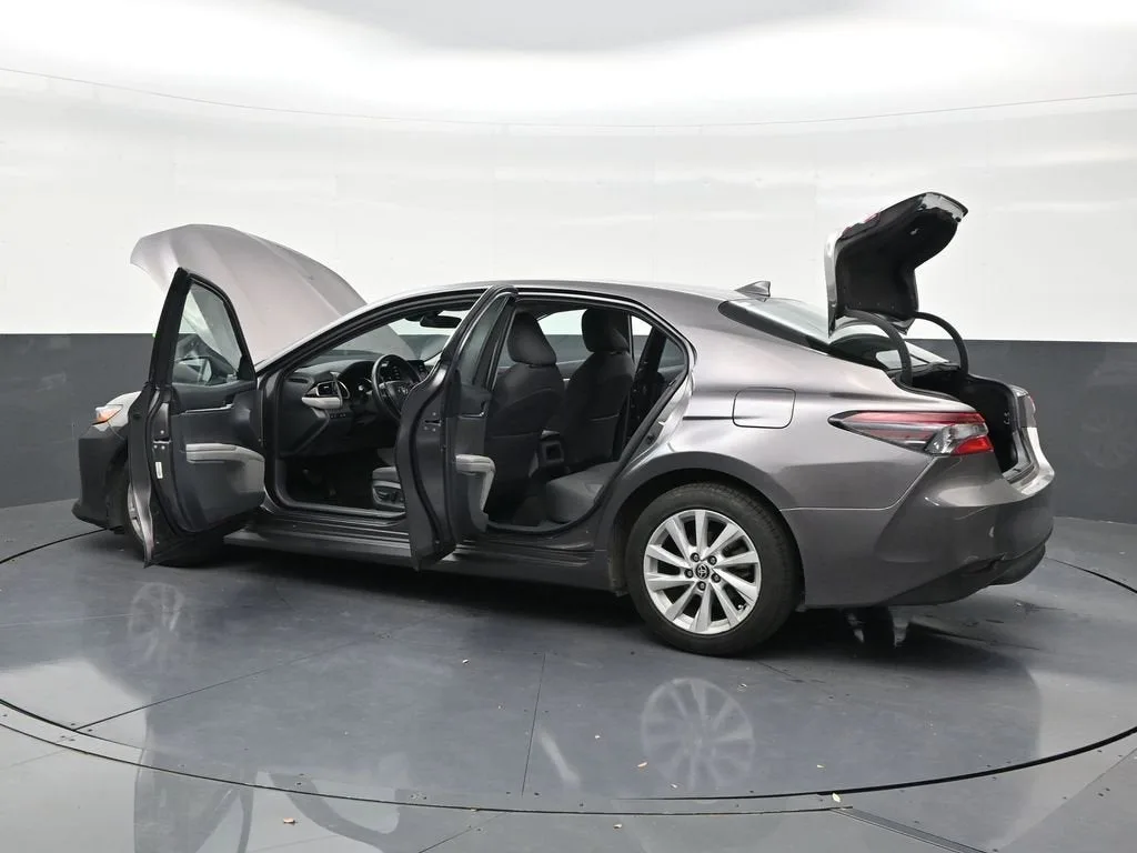 2022 Toyota Camry LE photo 31