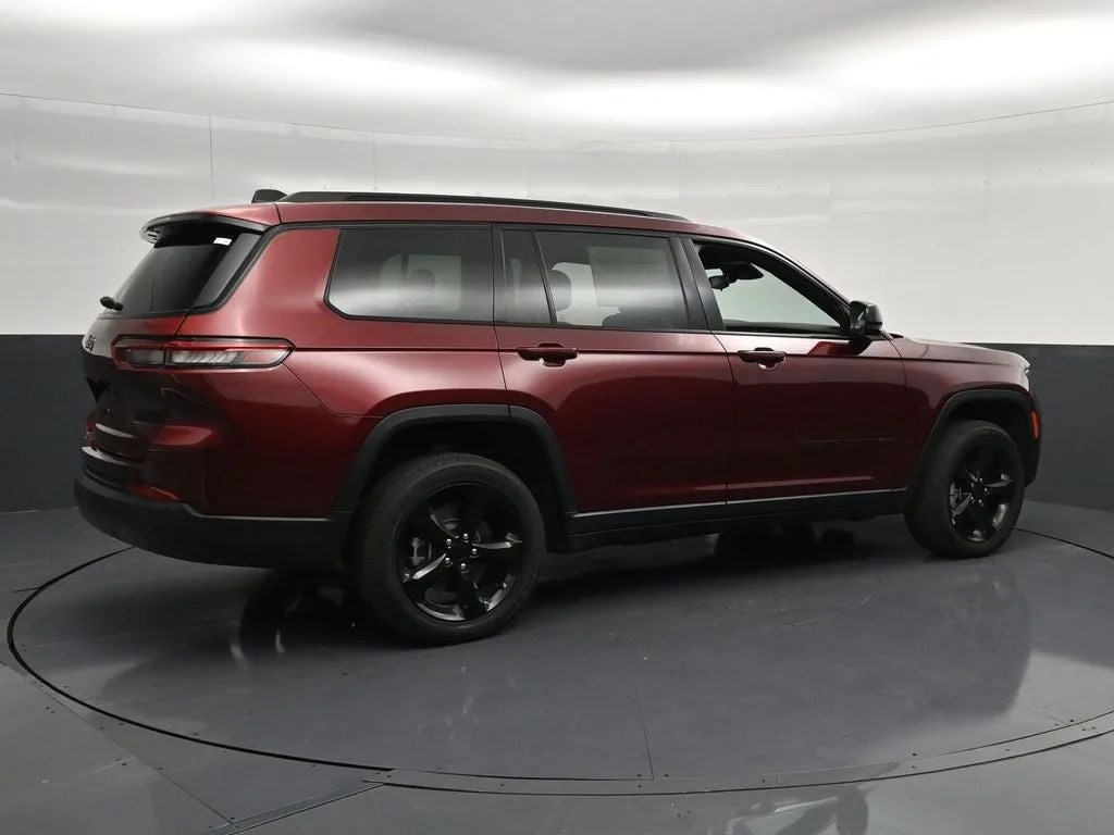 2023 Jeep Grand Cherokee L Altitude photo 3