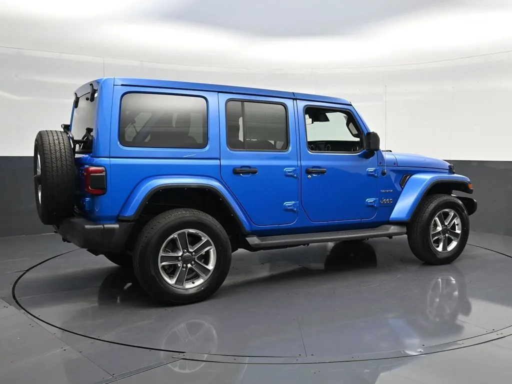 2023 Jeep Wrangler Sahara photo 3