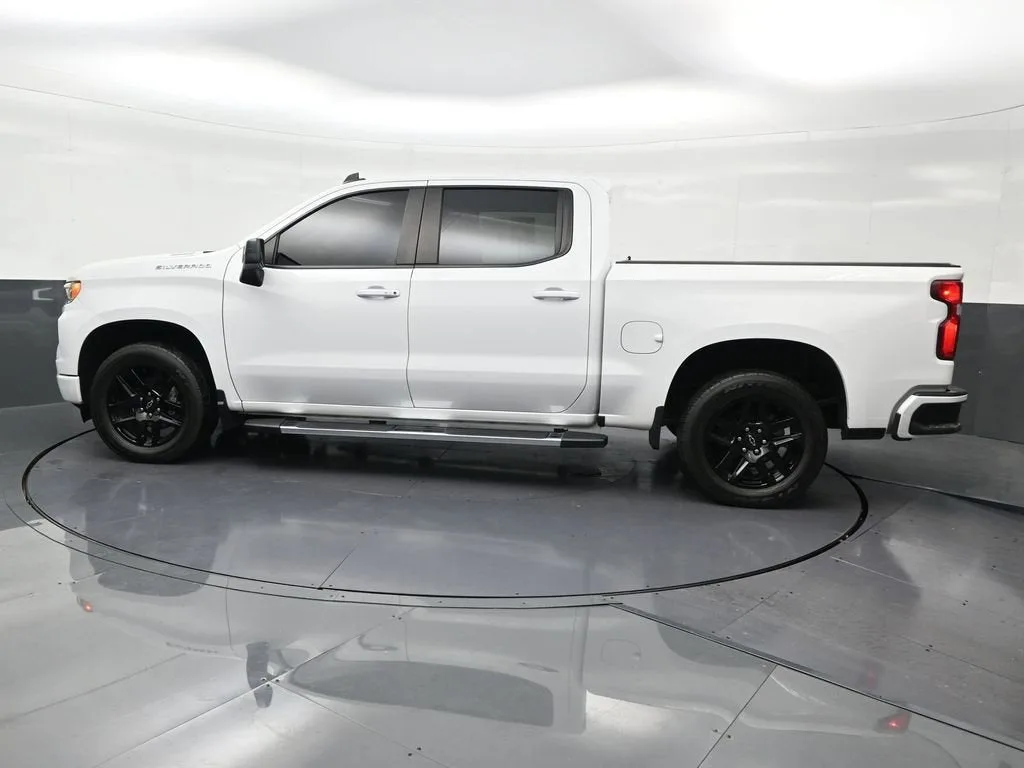 2022 Chevrolet Silverado 1500 RST photo 2