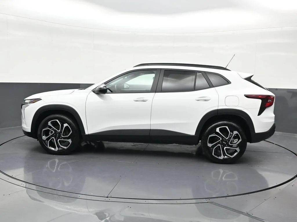 2025 Chevrolet Trax 2RS photo 2