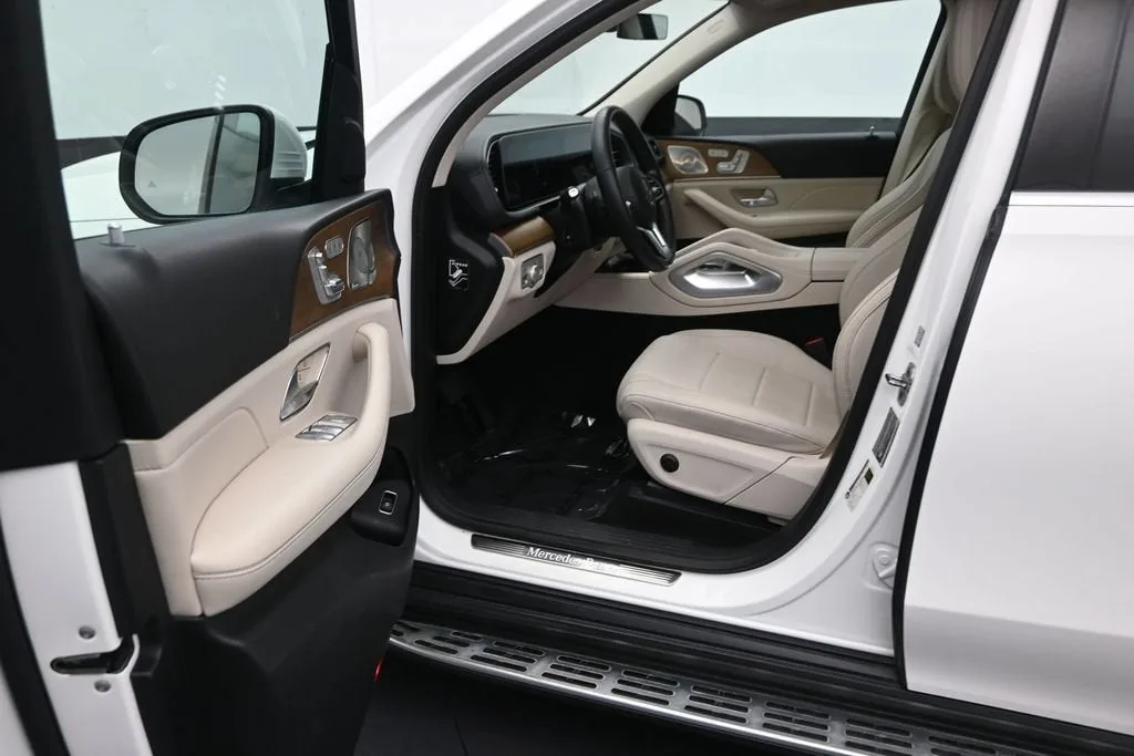 2022 Mercedes-Benz GLS 450 4MATIC® photo 9