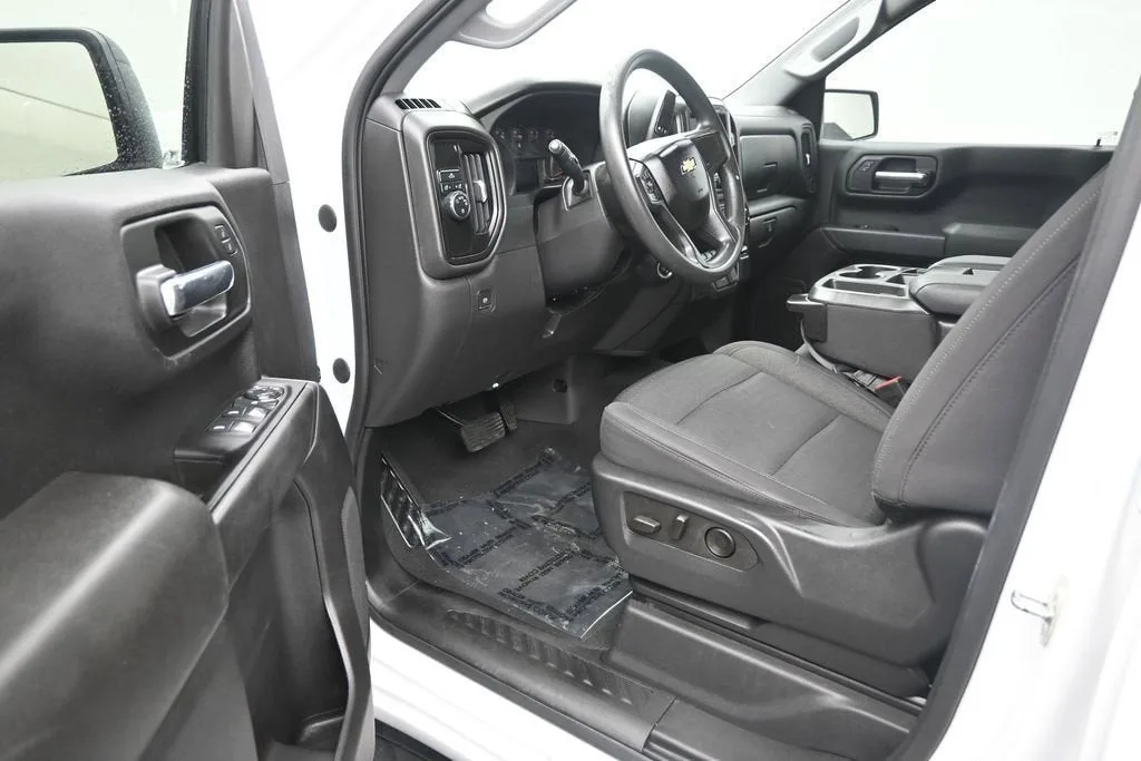 2023 Chevrolet Silverado 1500 Custom photo 11