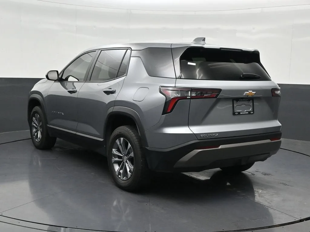 2026 Chevrolet Equinox LT photo 3