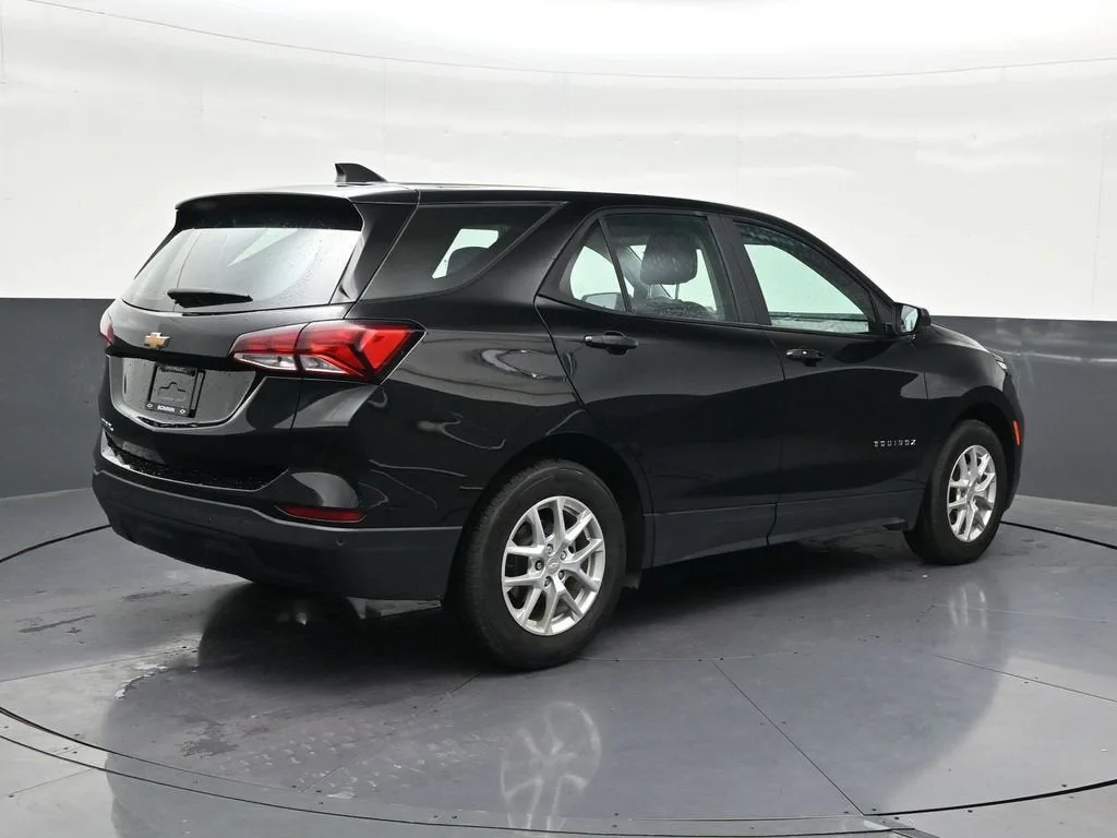 2024 Chevrolet Equinox LS photo 5