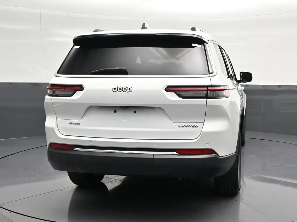 2023 Jeep Grand Cherokee L Limited photo 2