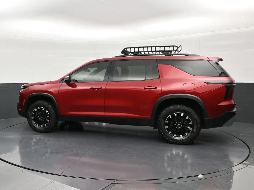 2024 Chevrolet Traverse Z71 photo 2