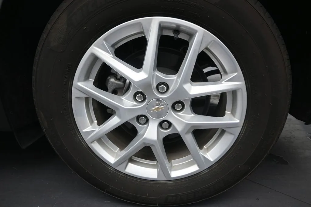 2024 Chevrolet Equinox LS photo 10