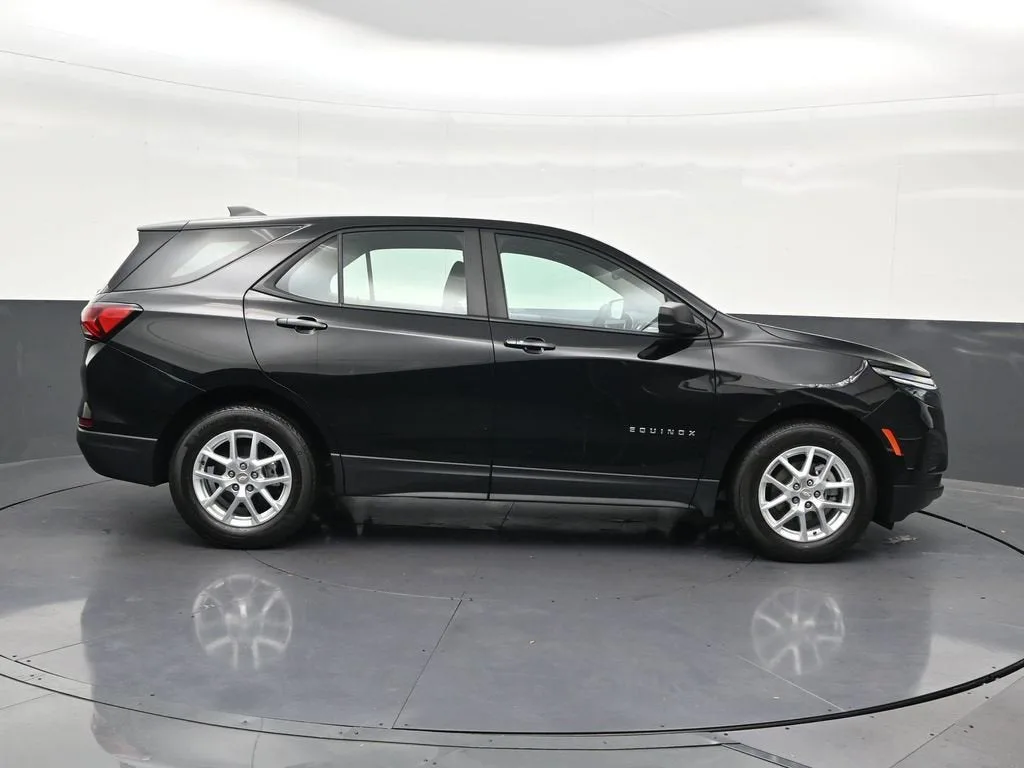 2024 Chevrolet Equinox LS photo 7
