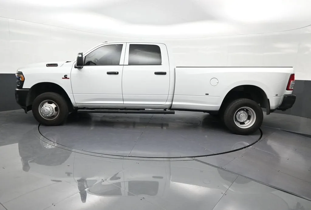 2024 RAM 3500 Tradesman Crew Cab 4x4 8' Box photo 2