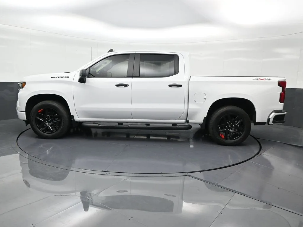 2023 Chevrolet Silverado 1500 RST photo 2