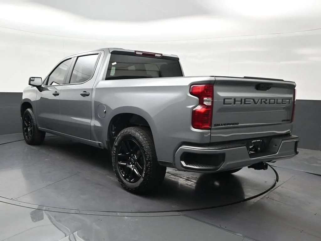 2025 Chevrolet Silverado 1500 Custom photo 3