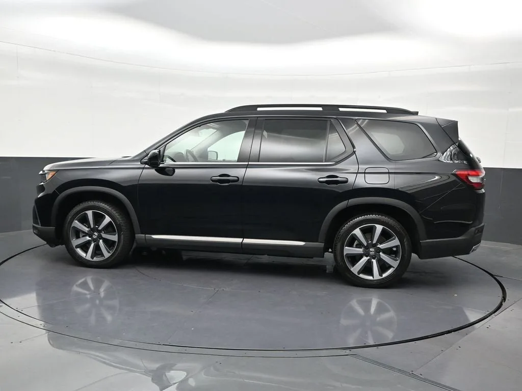 2025 Honda Pilot Touring photo 2