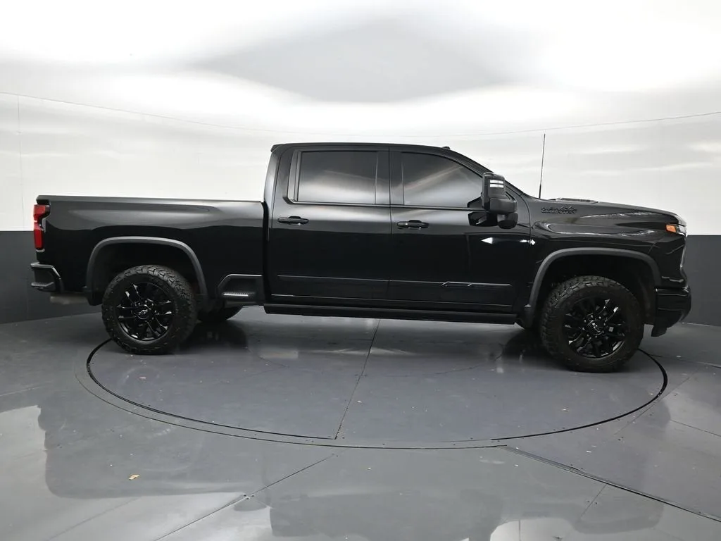2025 Chevrolet Silverado 2500 HD High Country photo 6