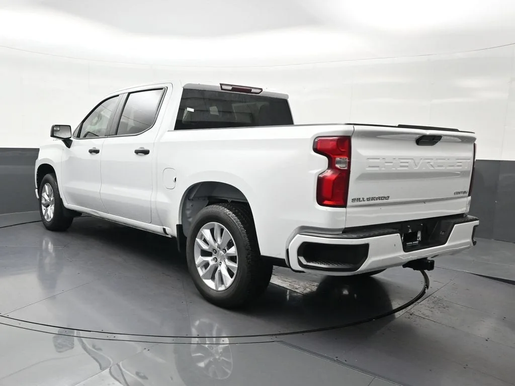 2021 Chevrolet Silverado 1500 Custom photo 3