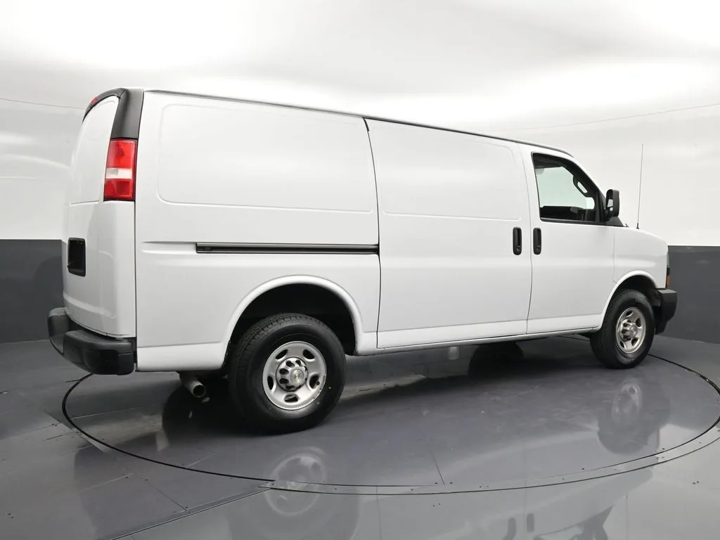 2022 Chevrolet Express 3500 Work Van Cargo photo 3