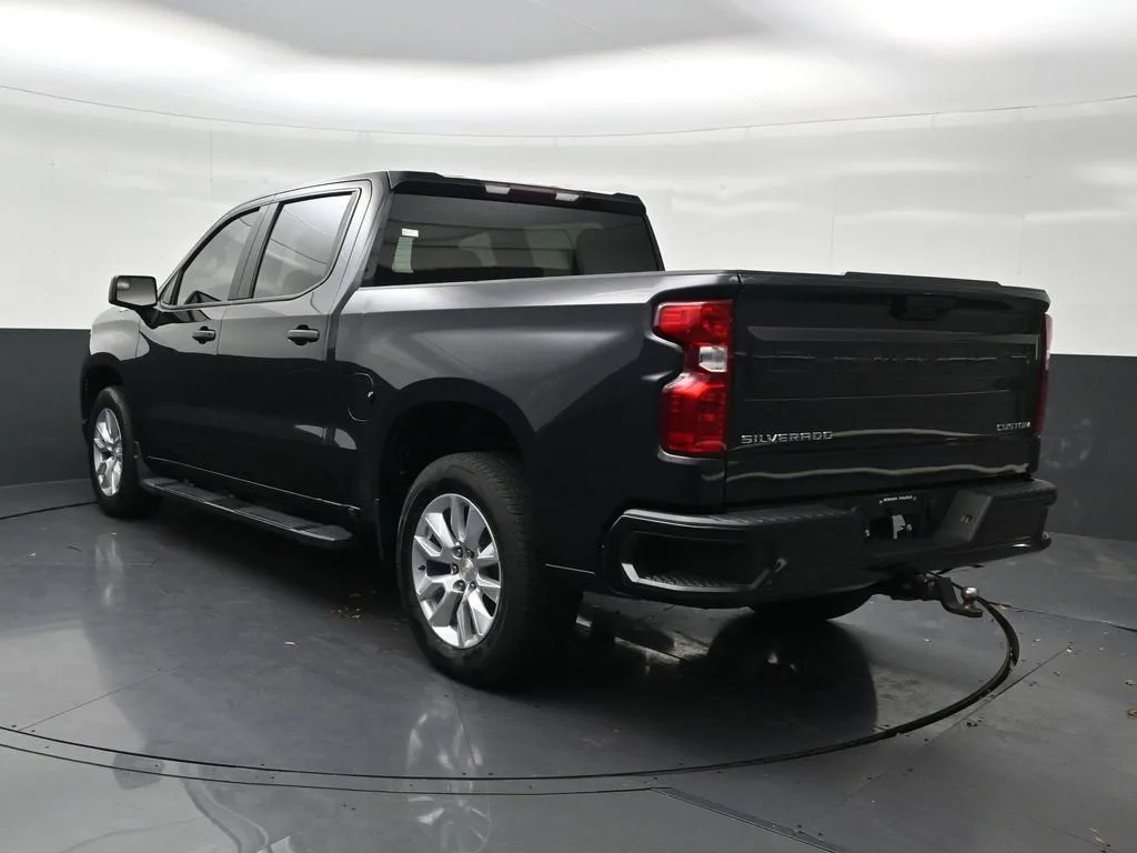 2023 Chevrolet Silverado 1500 Custom photo 3