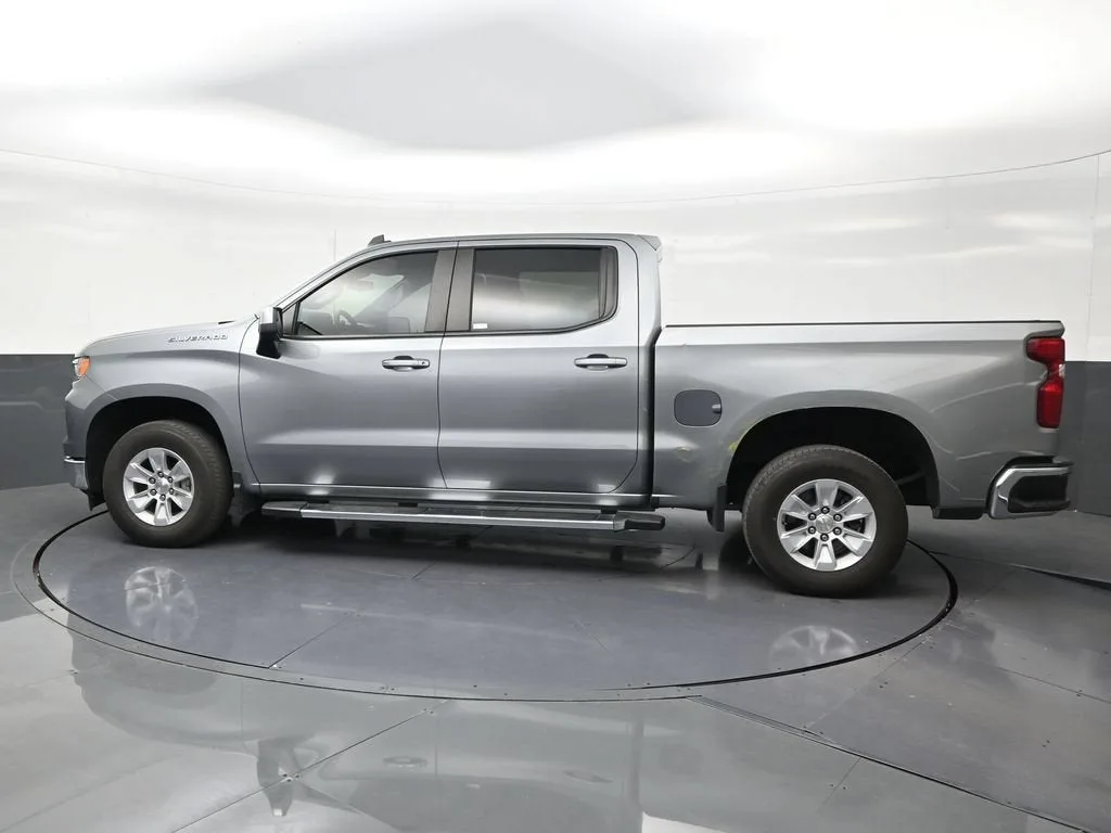 2024 Chevrolet Silverado 1500 LT photo 2