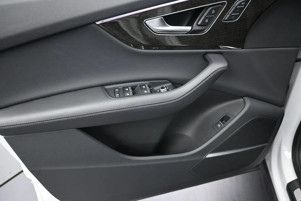 2023 Audi Q7 Prestige 55 TFSI quattro Tiptronic photo 11