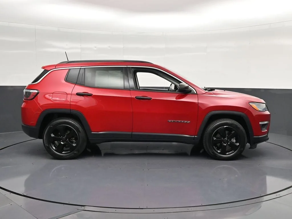 2021 Jeep Compass Latitude photo 4