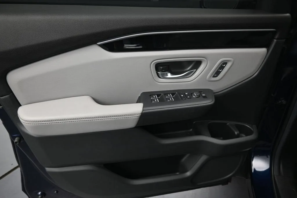 2025 Honda Pilot Touring photo 10