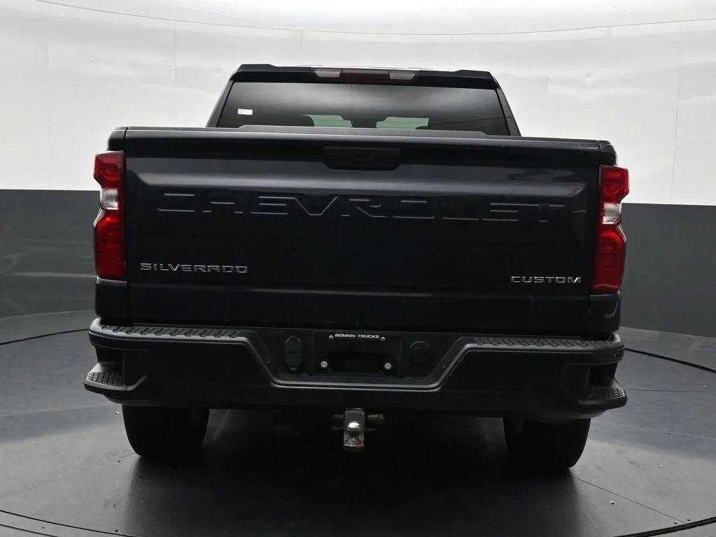 2023 Chevrolet Silverado 1500 Custom photo 4