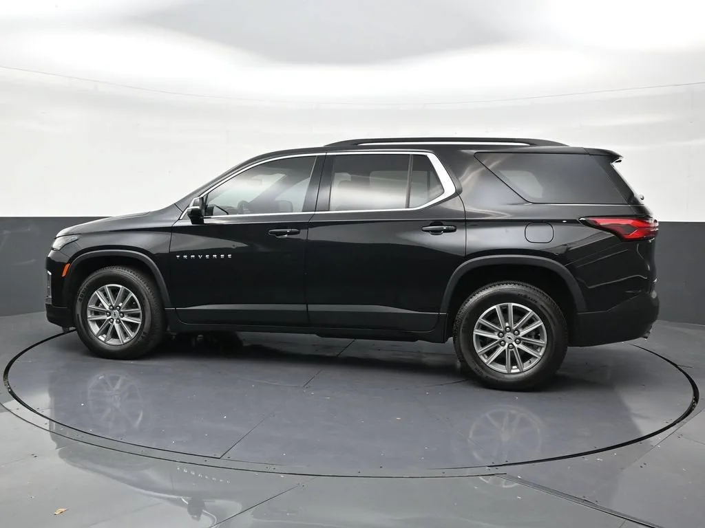 2024 Chevrolet Traverse Limited LT Cloth photo 2
