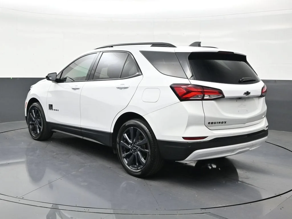 2024 Chevrolet Equinox RS photo 3