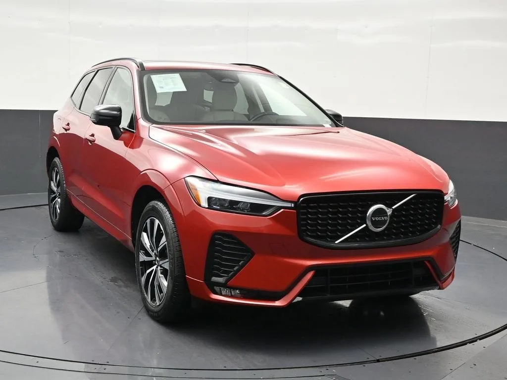 2024 Volvo XC60 B5 Core Dark Theme photo 8