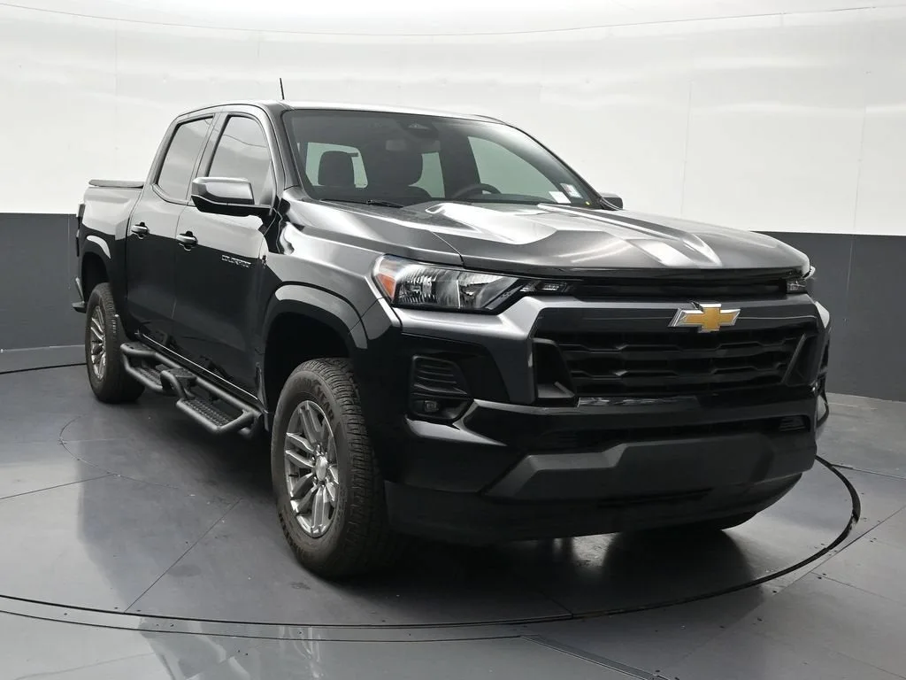 2024 Chevrolet Colorado LT photo 8
