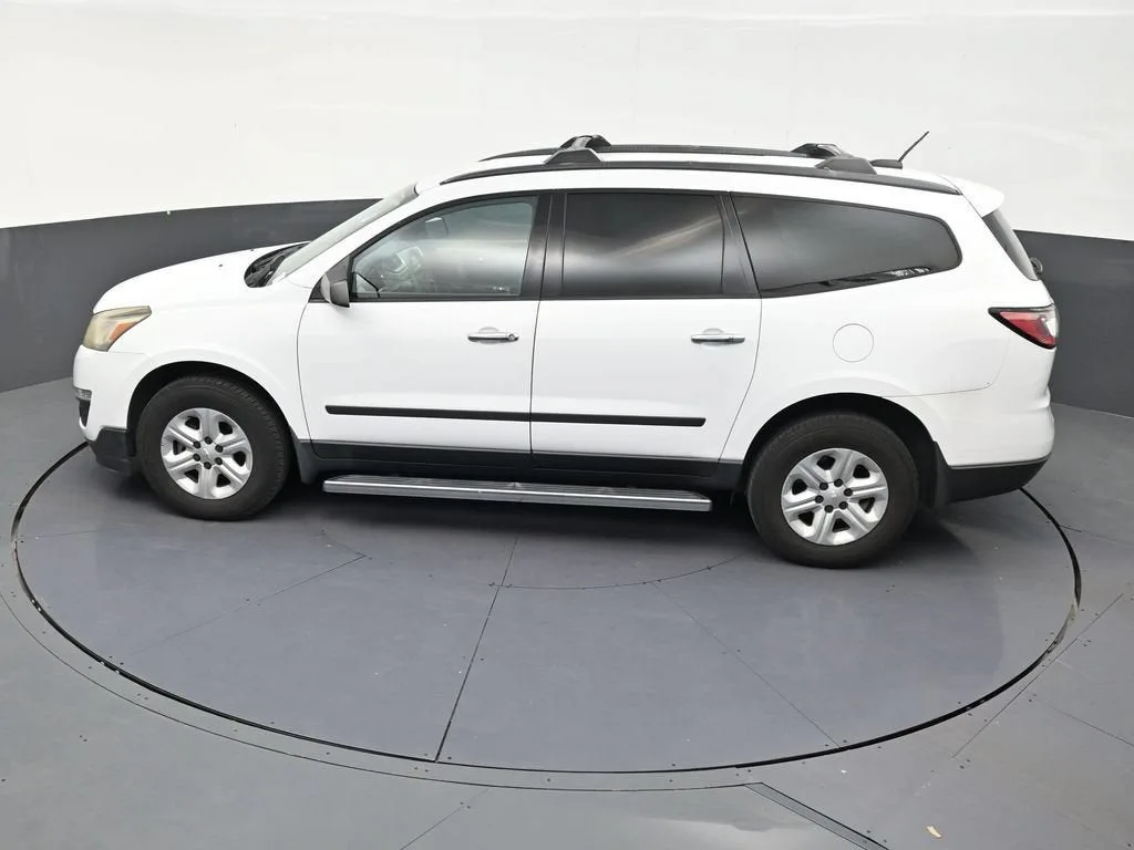 2017 Chevrolet Traverse LS photo 12