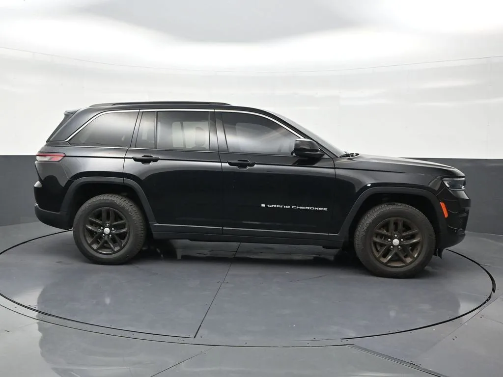 2024 Jeep Grand Cherokee Laredo X 4x4 photo 6