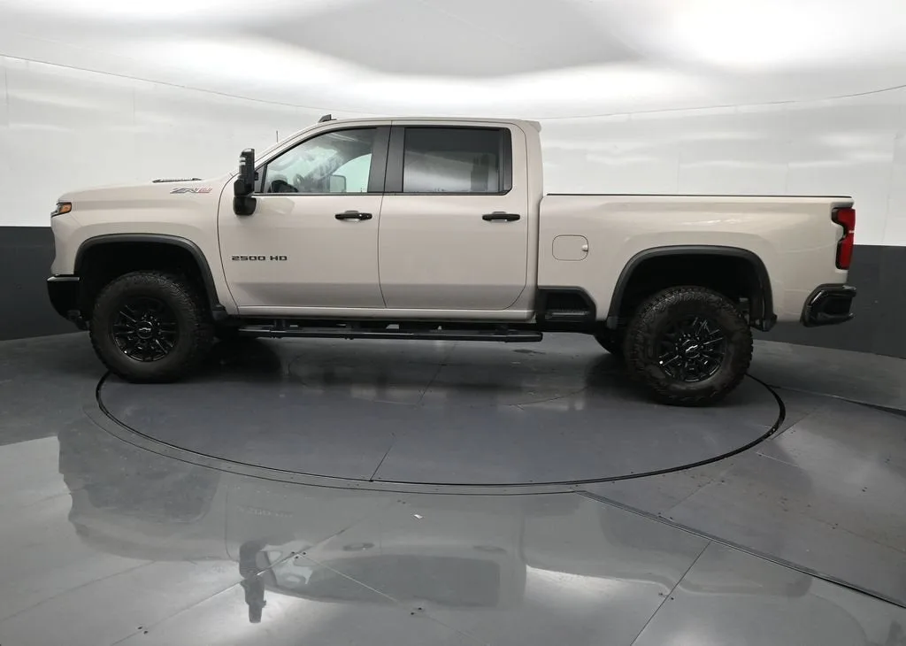 2026 Chevrolet Silverado 2500 HD ZR2 photo 2