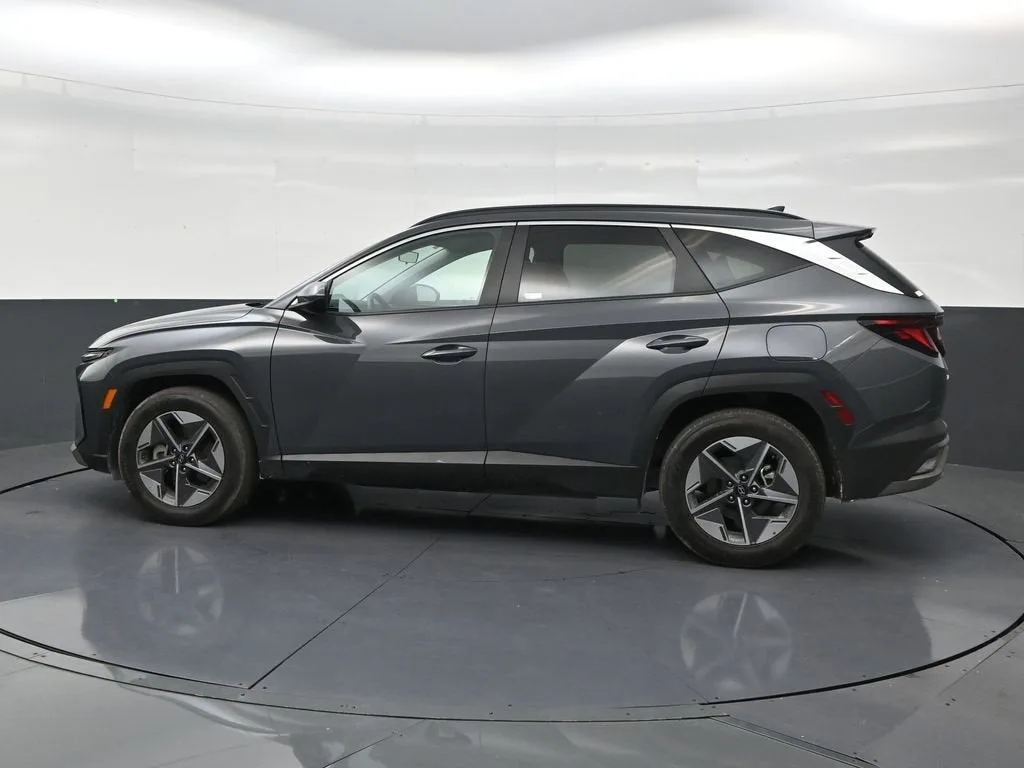 2025 Hyundai Tucson SEL photo 2