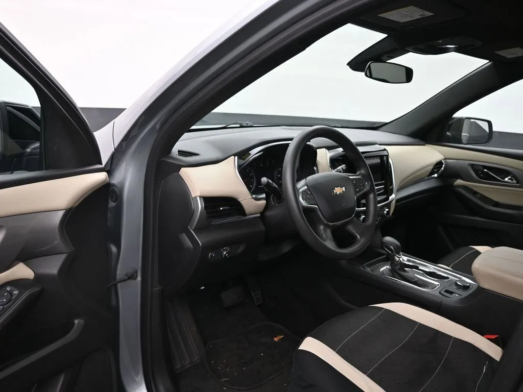 2023 Chevrolet Traverse LS photo 10