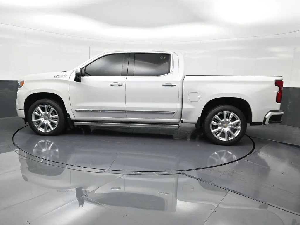 2023 Chevrolet Silverado 1500 High Country photo 2