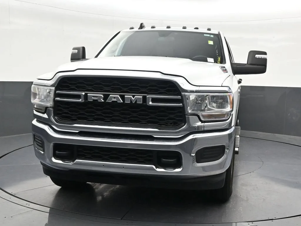 2024 RAM 2500 Tradesman Crew Cab 4x4 6'4" Box photo 9